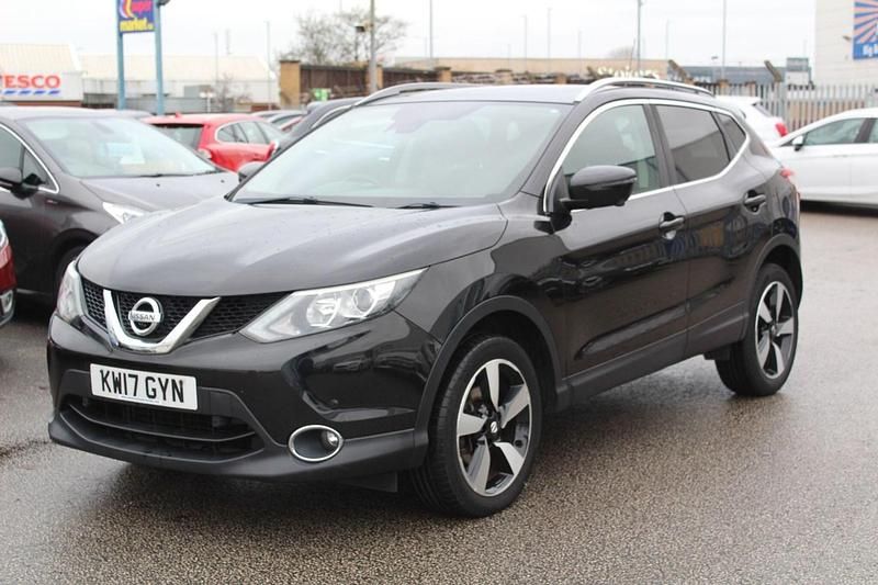 Black Used 2017 Nissan Qashqai N-Connecta SUV | £8,750 (Good price) - Image 1/3