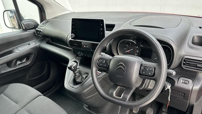 Used Citroën Berlingo 100 HP (73 kW) 2021 Red MPV