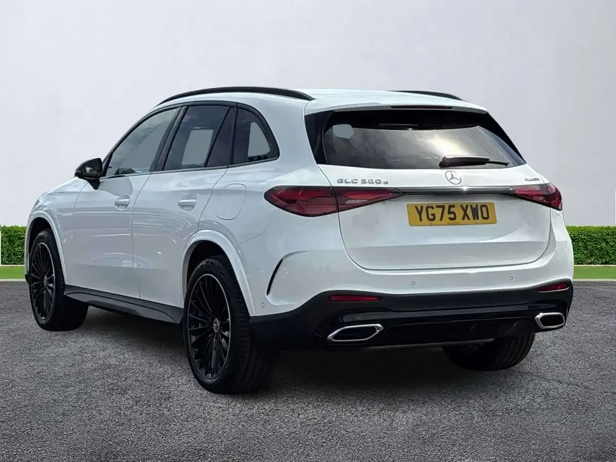 New Mercedes GLC300e Urban 313 HP (230 kW) 2025 White SUV