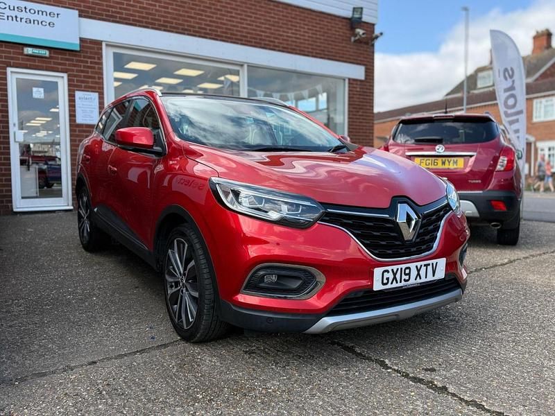 Red Used 2019 Renault Kadjar Version S SUV | £14,925 (Fair price) - Image 1/3