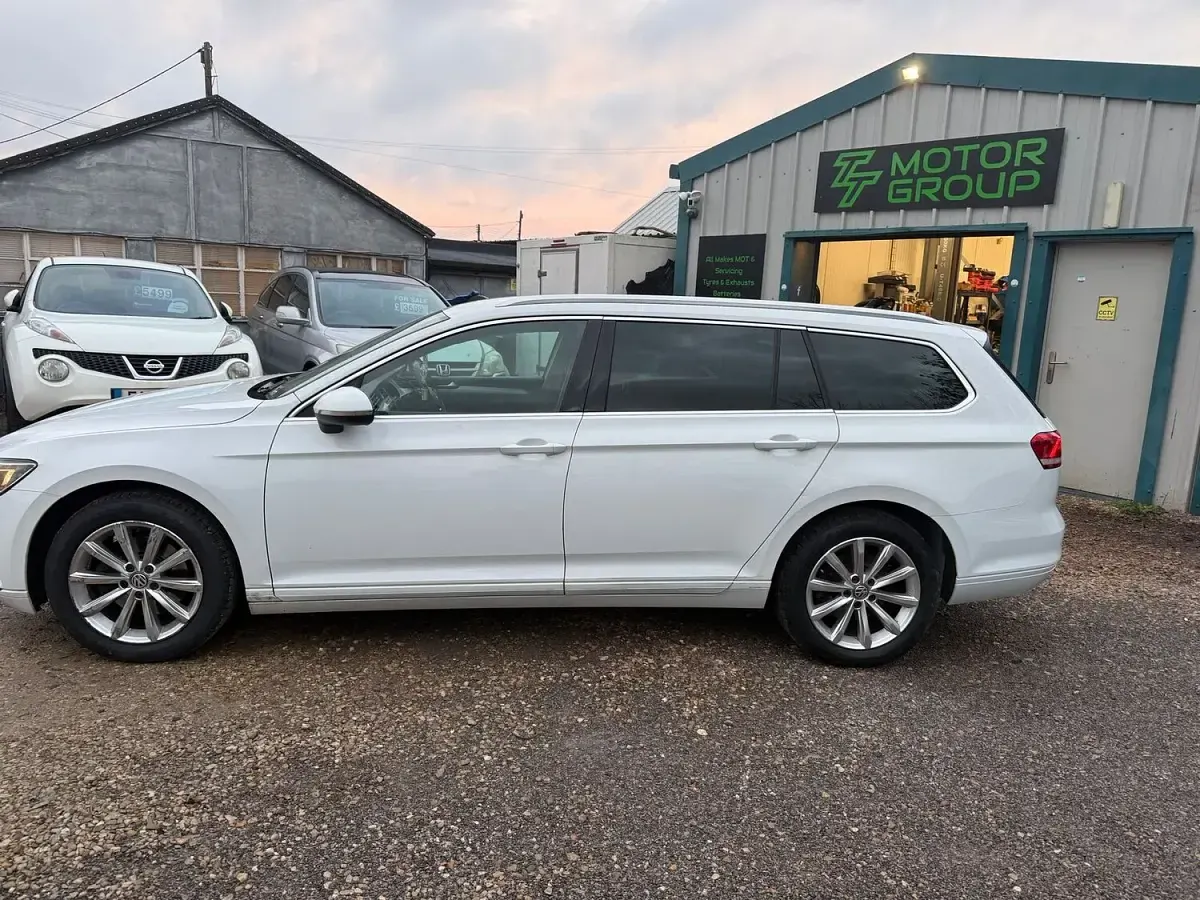 Used VW Passat Business 150 HP (110 kW) 2015 White Estate