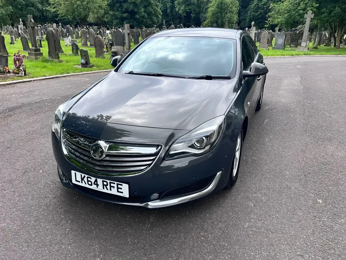 Used Vauxhall Insignia Design Edition 163 HP (119 kW) 2014 Grey Hatchback
