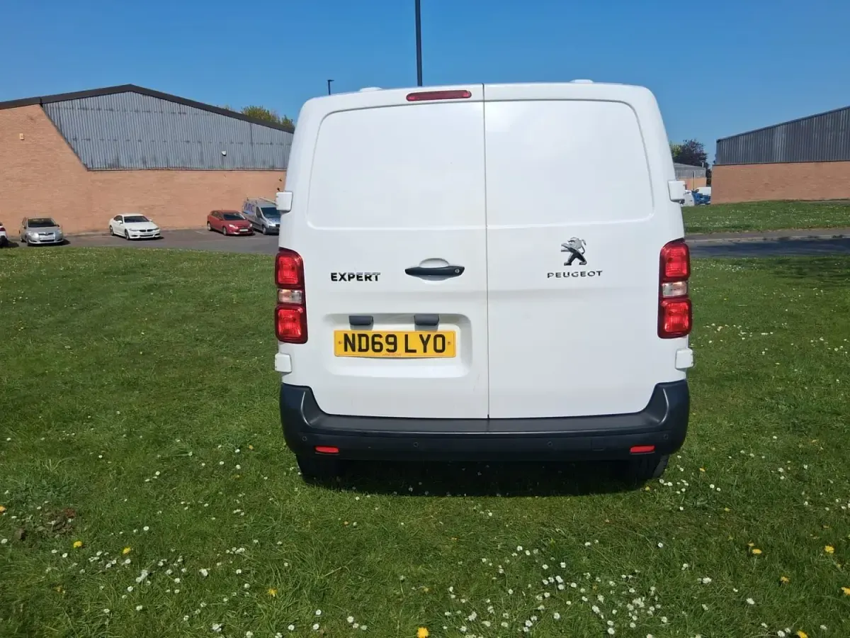 Begagnad Peugeot Expert 120 HK (88 kW) 2020 Vit Van