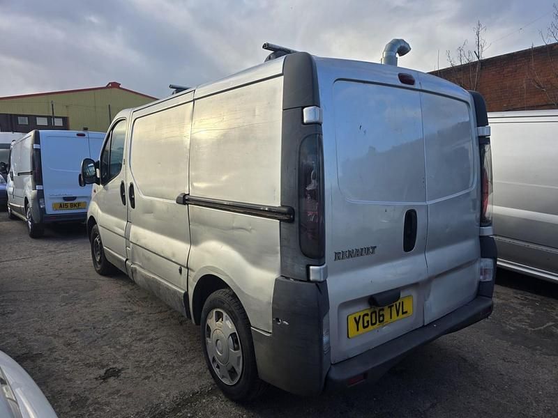 Used Renault Trafic 2006 Silver MPV