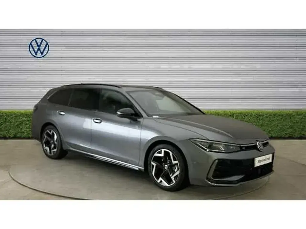 Used VW Passat R-line 150 HP (110 kW) 2026 Estate