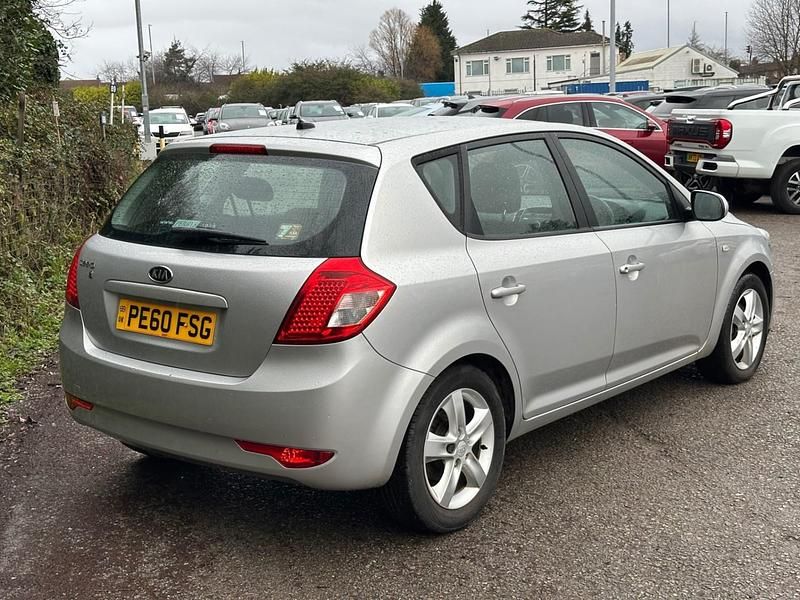 Used Kia Ceed 2010 Silver Hatchback