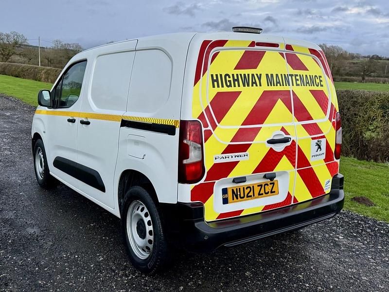 Used Peugeot Partner 2021 White MPV