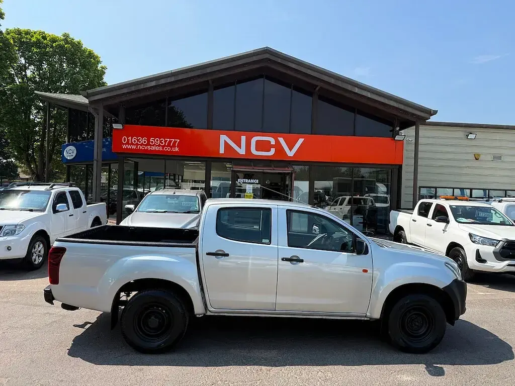 Used Isuzu D-Max 164 HP (120 kW) 2019 Silver Pickup