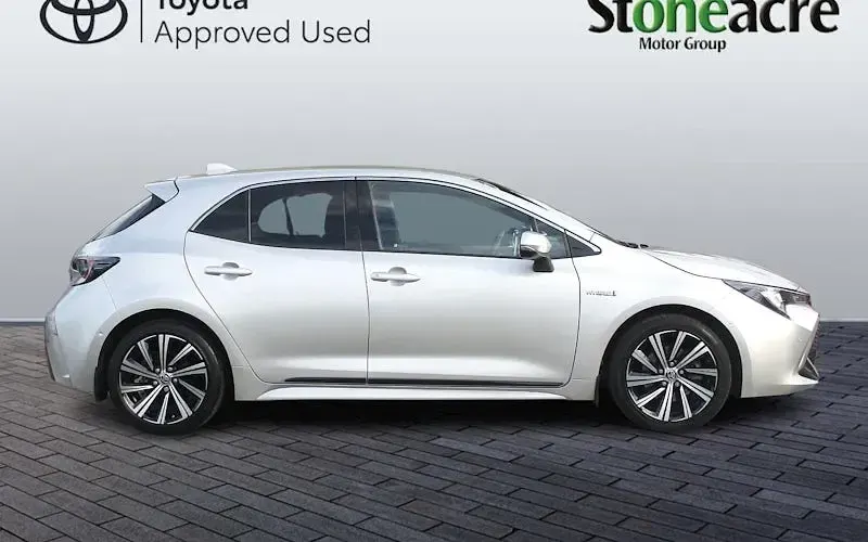Used Toyota Corolla Design 184 HP (135 kW) 2022 Silver Hatchback