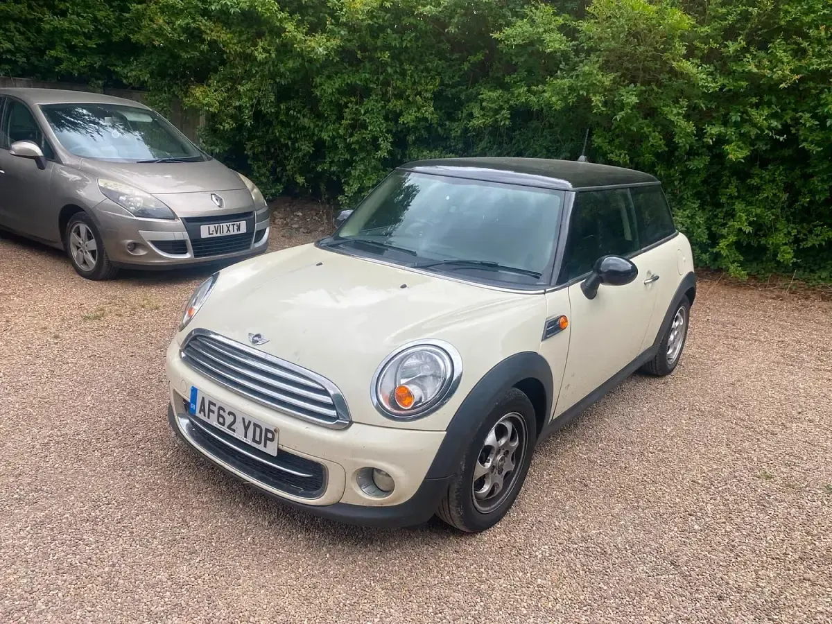 Used Mini Cooper D Hatch 2012 White Hatchback