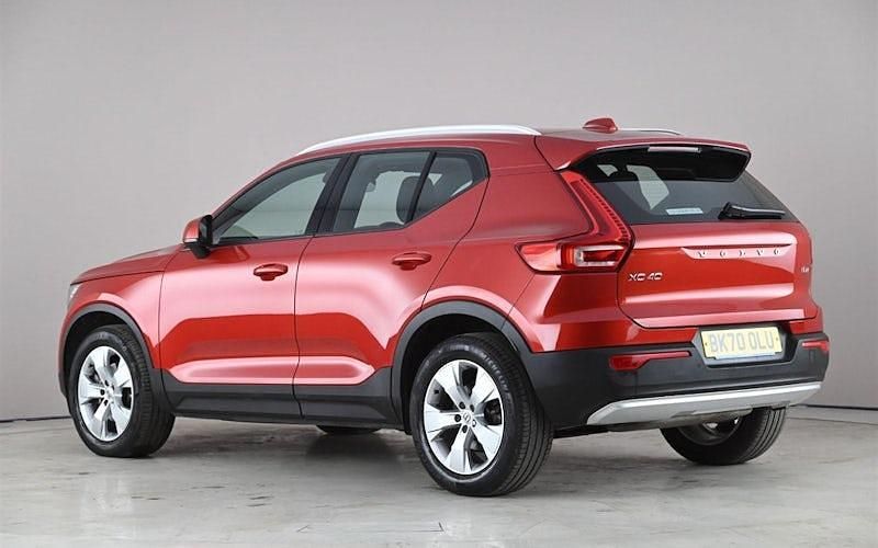Usado Volvo XC40 Momentum 197 CV (144 kW) 2020 Rojo SUV