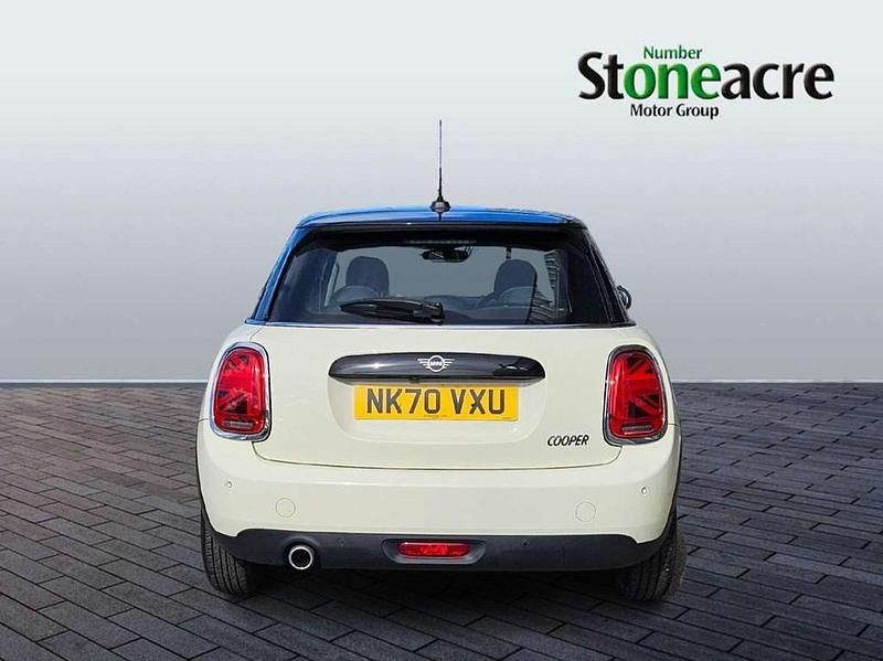 Used Mini Cooper Classic 134 HP (98 kW) 2020 White Hatchback