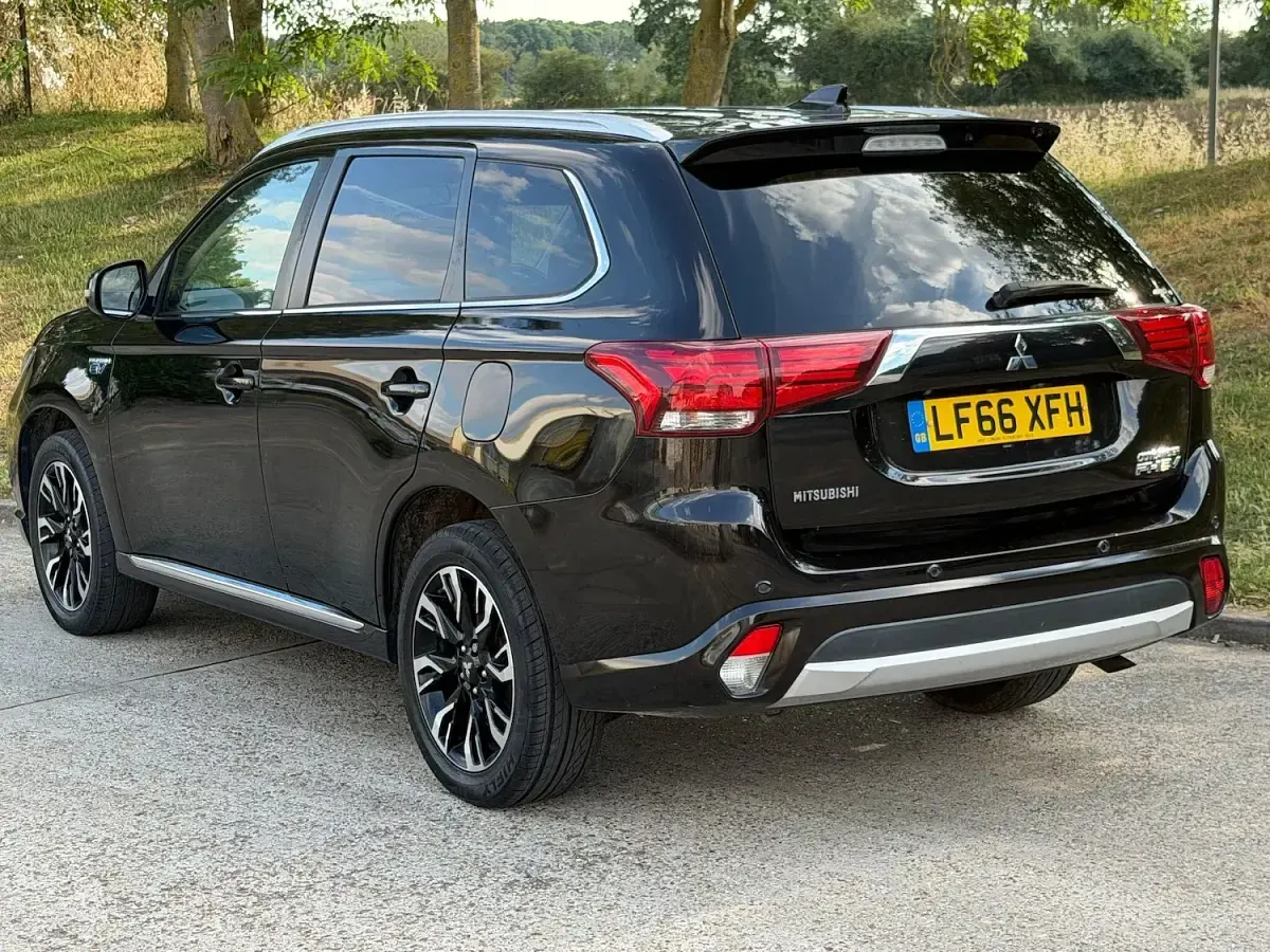 Used Mitsubishi Outlander P-HEV 2016 Black Estate