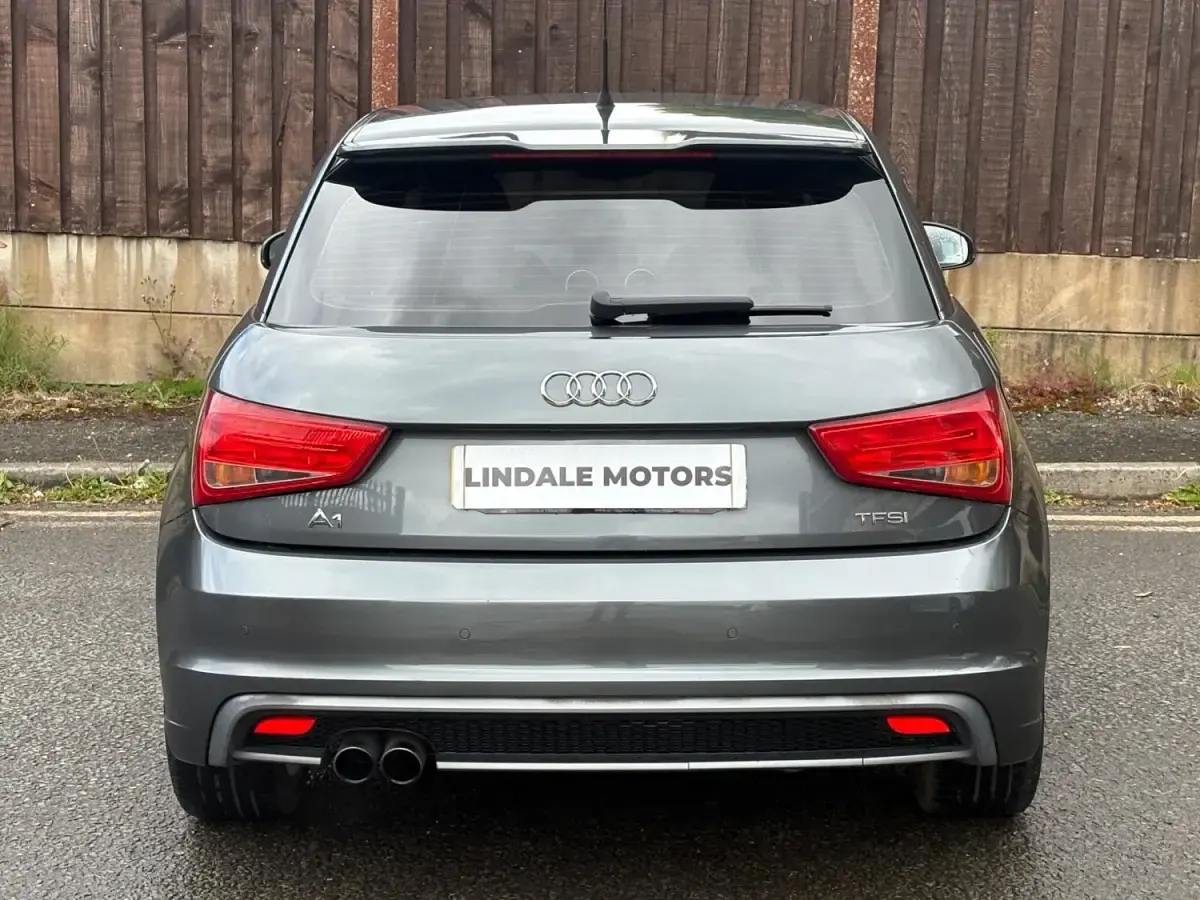 Używany Audi A1 S-Line 2011 Szary Hatchback