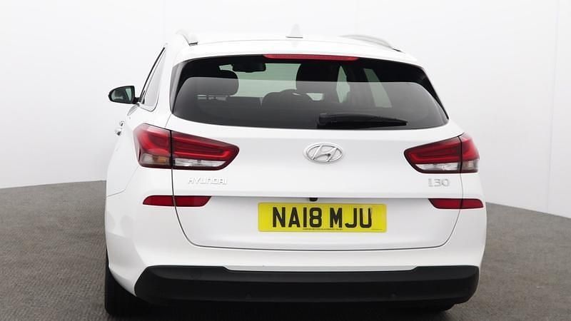 Used Hyundai i30 Premium 140 HP (102 kW) 2018 White Estate