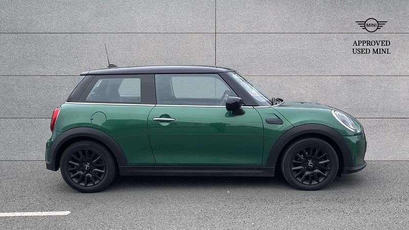 Usado Mini Cooper Classic 134 HP (98 kW) 2022 Verde Citadino