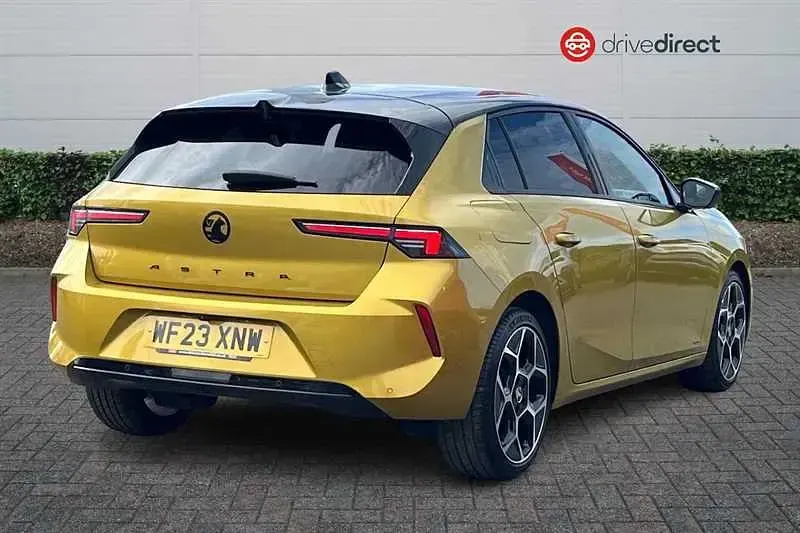 Used Vauxhall Astra Ultimate 130 HP (95 kW) 2023 Yellow/black Hatchback