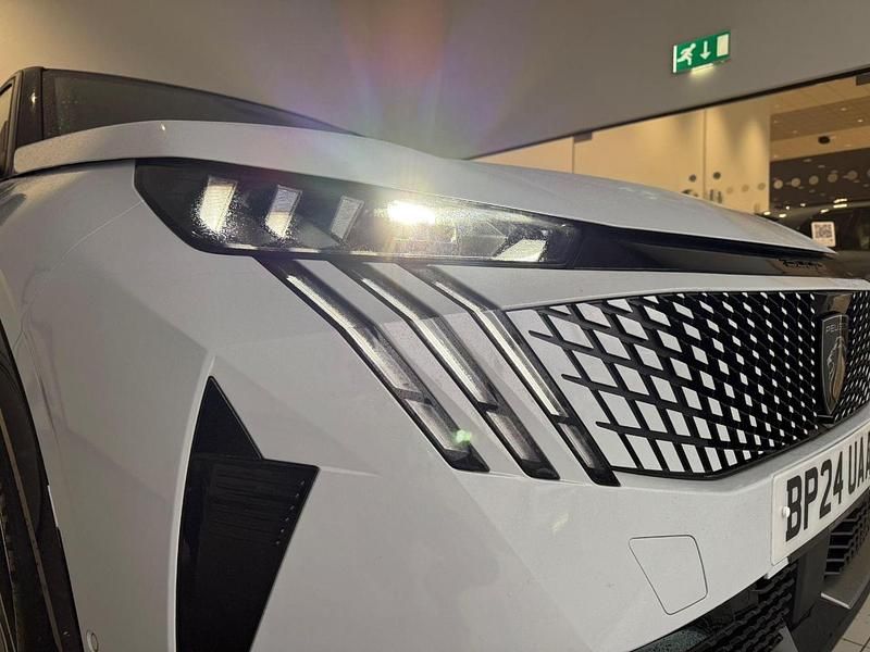 Used Peugeot e-3008 GT 152 kW (207 HP) 2024 White SUV