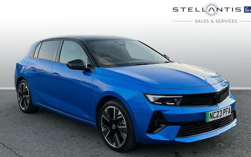 Used 2025 Vauxhall Astra Ultimate Hatchback | £16,144 (Super price) - Image 1/4
