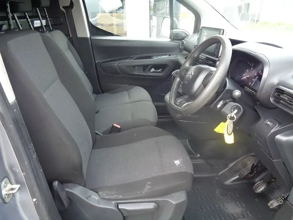 Used Citroën Berlingo Start 75 HP (55 kW) 2020 Grey MPV