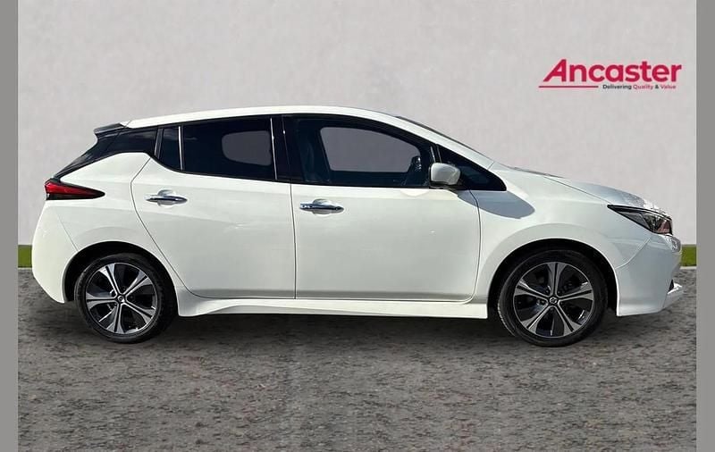 Used Nissan Leaf N-Connecta 110 kW (150 HP) 2020 White Hatchback