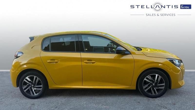 Used Peugeot 208 Allure+ 99 HP (72 kW) 2023 Yellow Hatchback