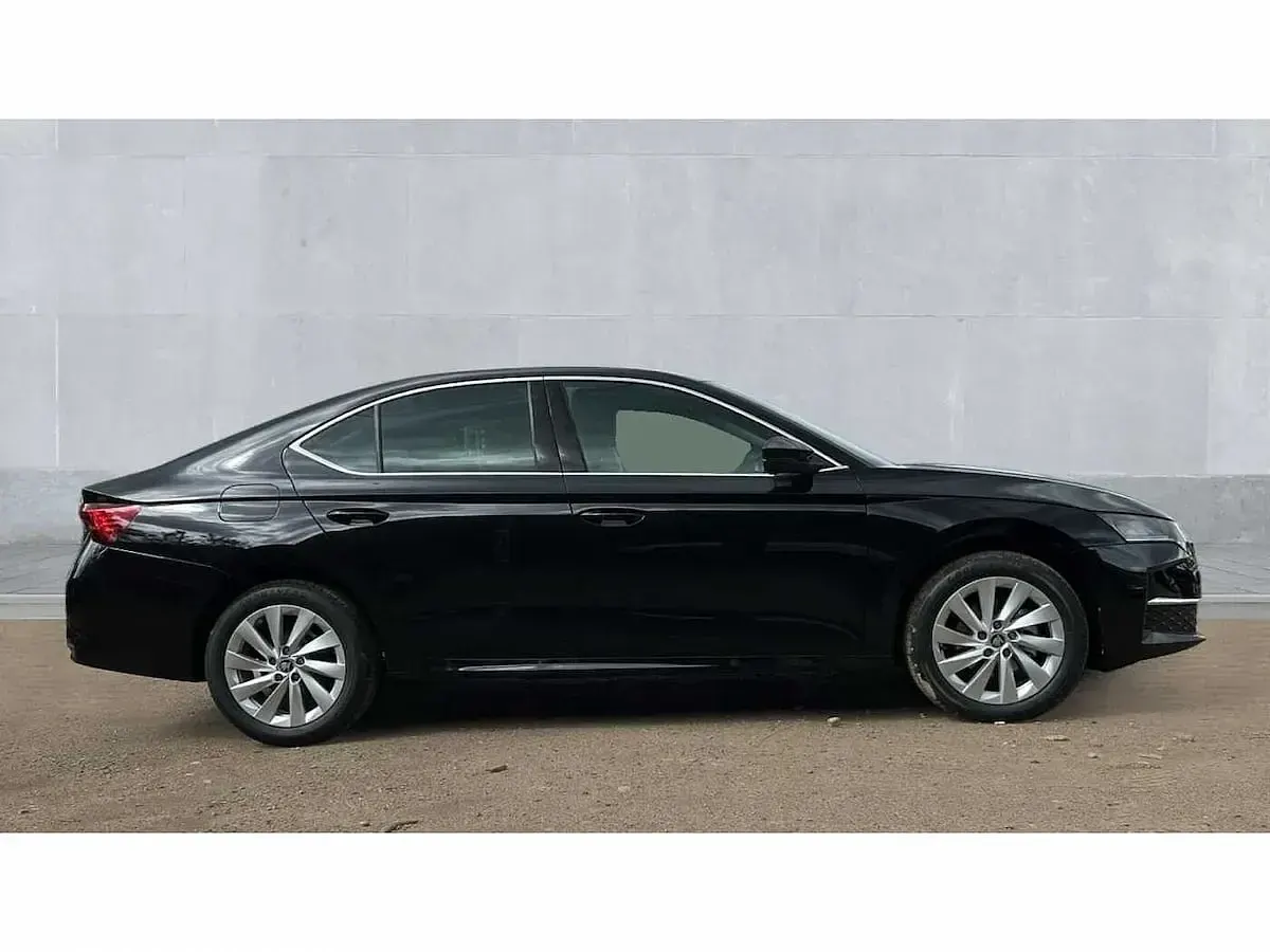 Neu Skoda Octavia SE L 147 PS (108 kW) 2026 Schwarz Kleinwagen