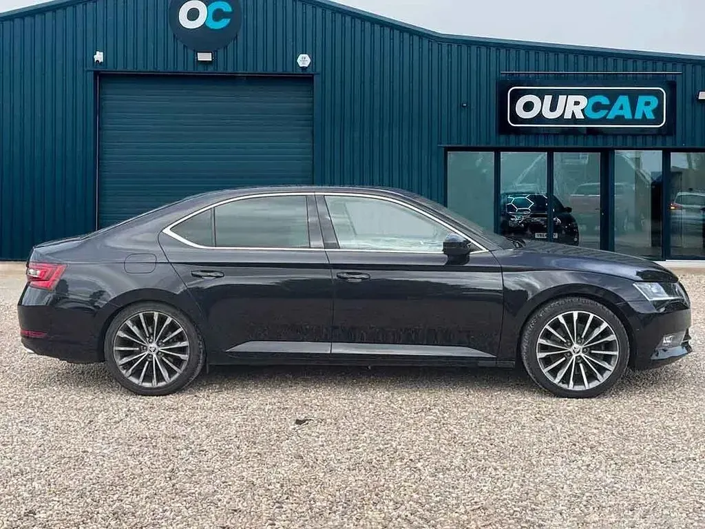 Used Skoda Superb LAURIN & KLEMENT 280 HP (205 kW) 2017 Black Hatchback