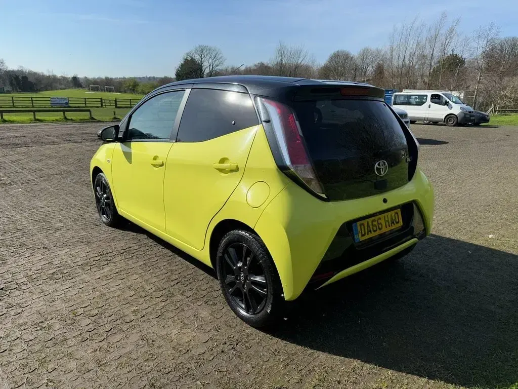 Used Toyota Aygo X-cite 68 HP (50 kW) 2016 Yellow Hatchback