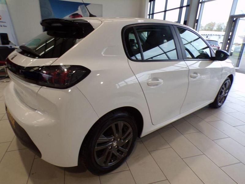 Used Peugeot 208 Active Premium 74 HP (54 kW) 2022 White Hatchback