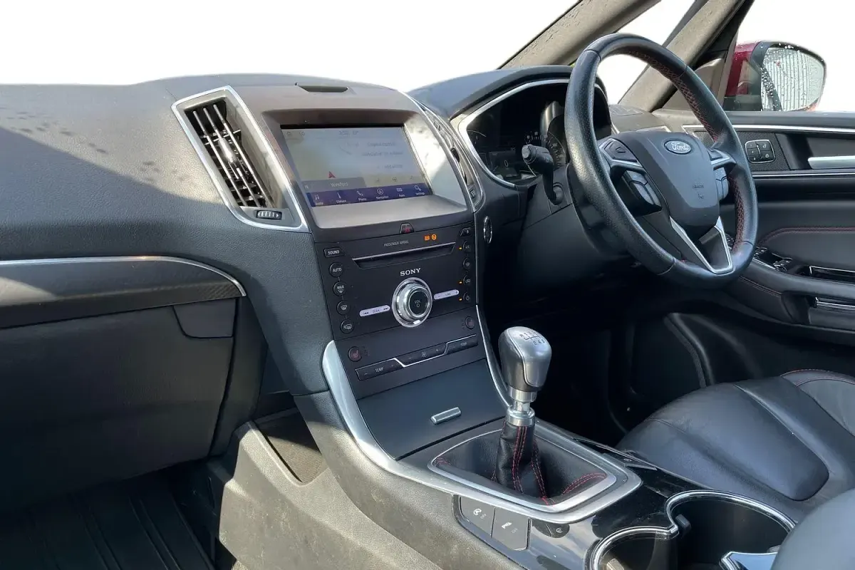 Used Ford S-MAX ST-Line 190 HP (139 kW) 2019 Red MPV