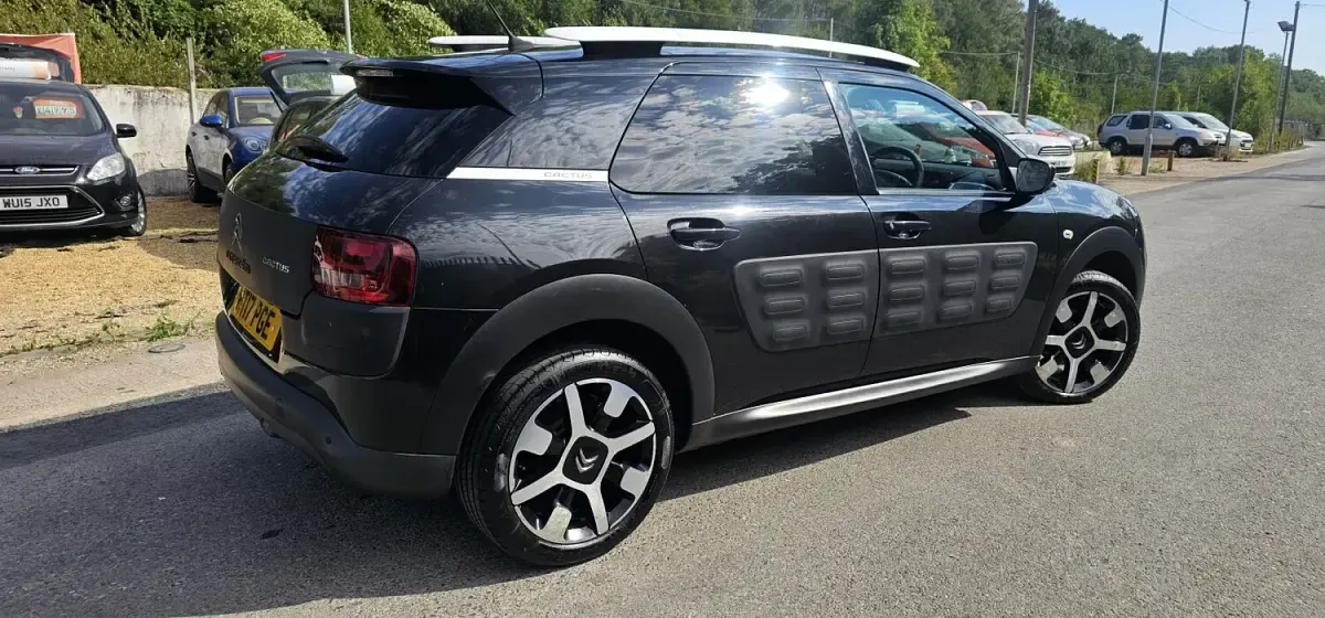 Used Citroën C4 Cactus Flair 99 HP (72 kW) 2017 Black Hatchback