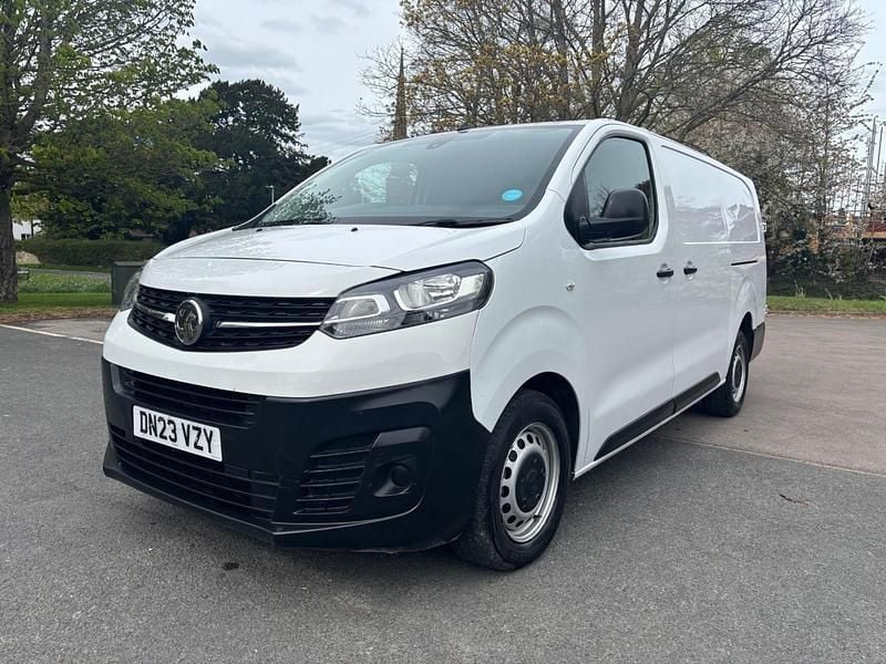 Used Vauxhall Vivaro 100 HP (73 kW) 2023 White MPV