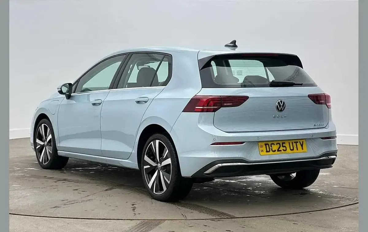 Używany VW Golf VIII Style 200 KM (147 kW) 2025 Niebieski Hatchback