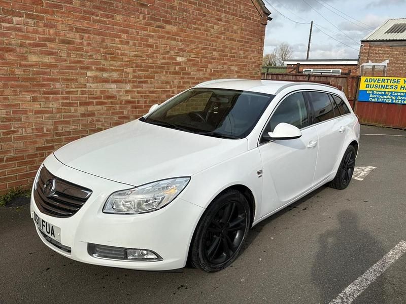 Used Vauxhall Insignia SRi 2011 White Estate