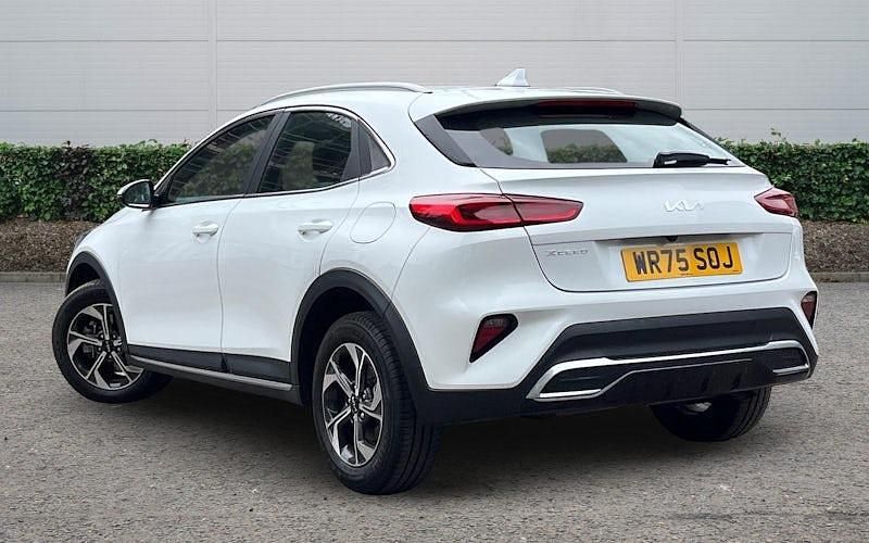 Usado Kia XCeed 114 HP (83 kW) 2025 Branco SUV