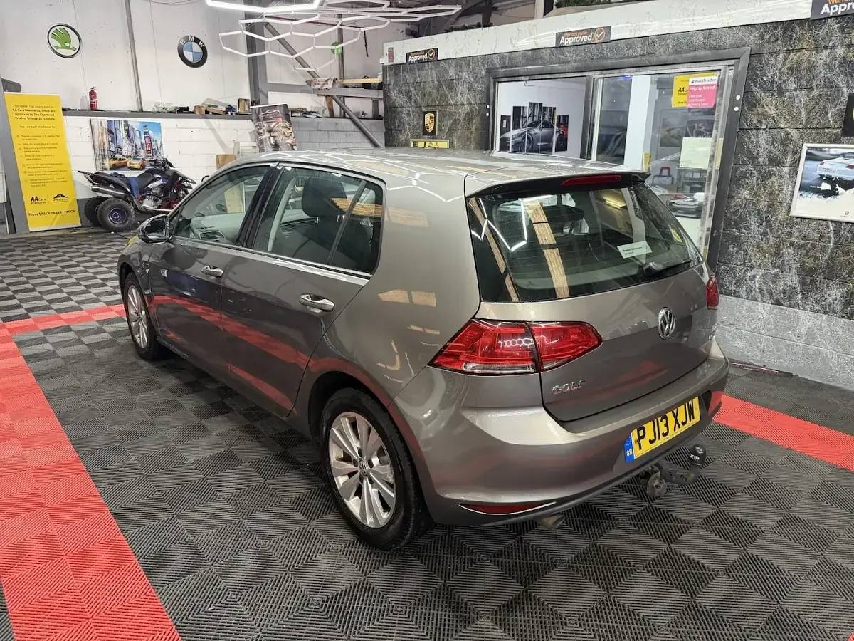 Used VW Golf VII SE 105 HP (77 kW) 2013 Grey Hatchback