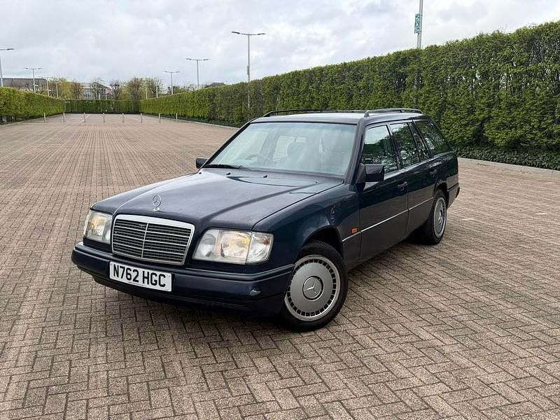 Used Mercedes E200 1995 Blue Estate