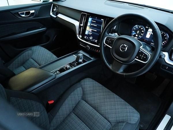 Used Volvo V60 Momentum 163 HP (119 kW) 2021 White Estate