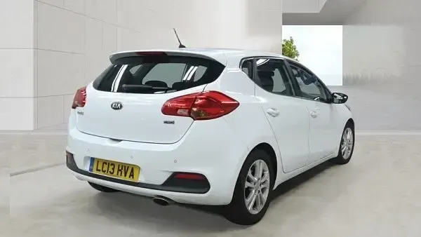 Used Kia Ceed 2013 White Hatchback