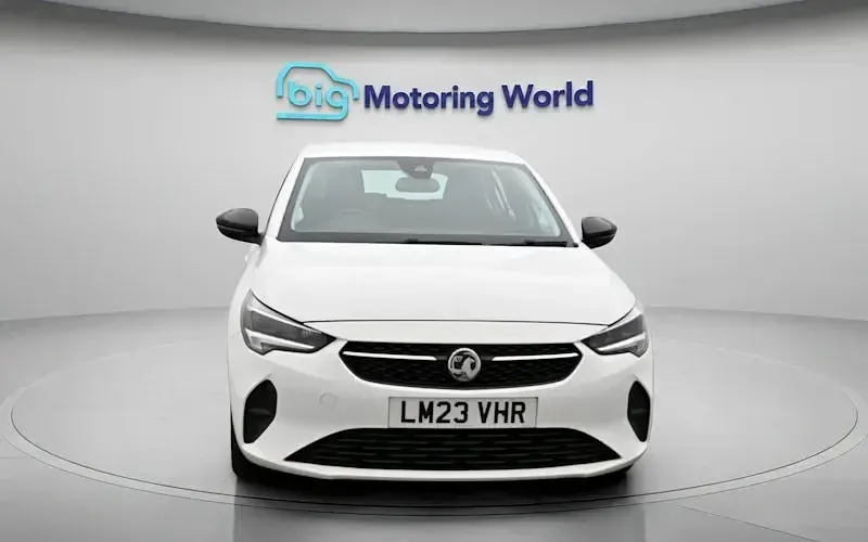 Used Vauxhall Corsa Design Edition 101 HP (74 kW) 2023 White Hatchback