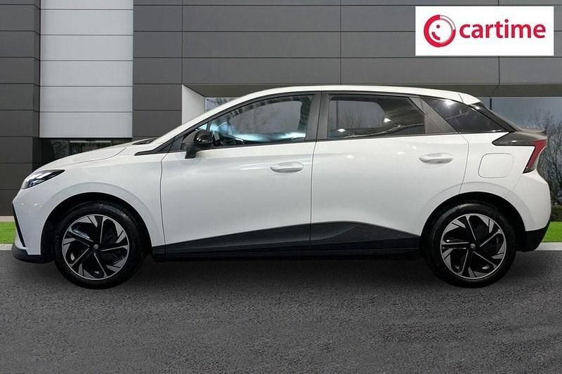 Used MG MG4 EV SE 63 kW (87 HP) 2023 White Hatchback