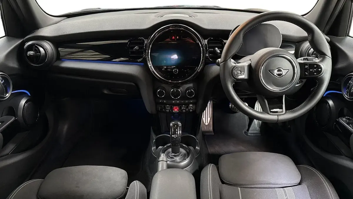 Używany Mini Cooper Hatch 134 KM (98 kW) 2024 Czarny Hatchback
