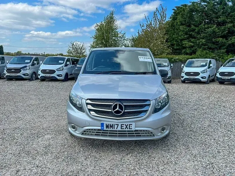 Begagnad Mercedes Vito 2017 Silver Van