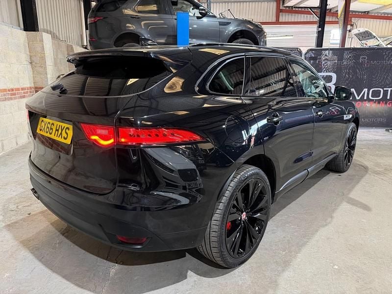 Second-hand Jaguar F-Pace R-Sport 180 CP (132 kW) 2016 Negru SUV