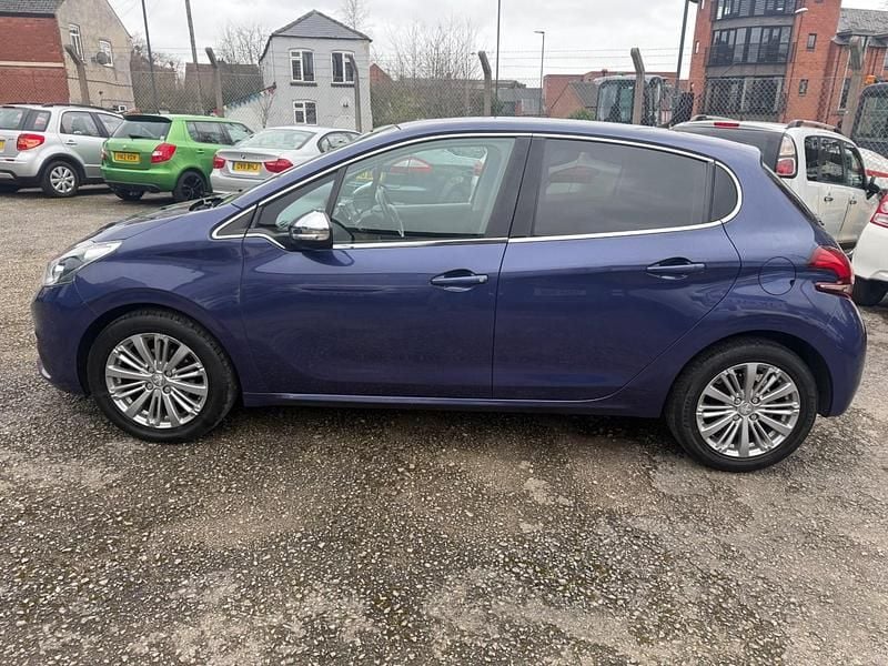 Used Peugeot 208 Allure 110 HP (80 kW) 2016 Blue Hatchback