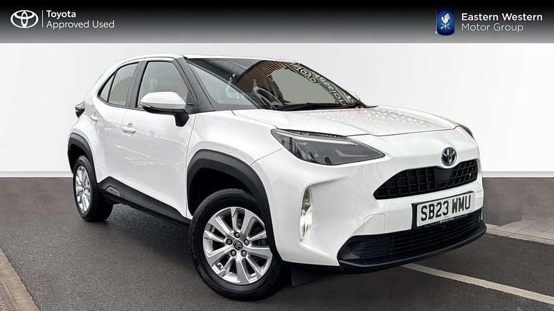 White Used 2023 Toyota Yaris Cross SUV | £18,399 (Fair price) - Image 1/4