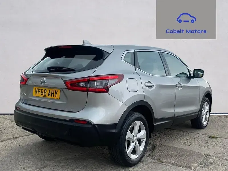 Used Nissan Qashqai Acenta Premium 140 HP (102 kW) 2019 Silver SUV