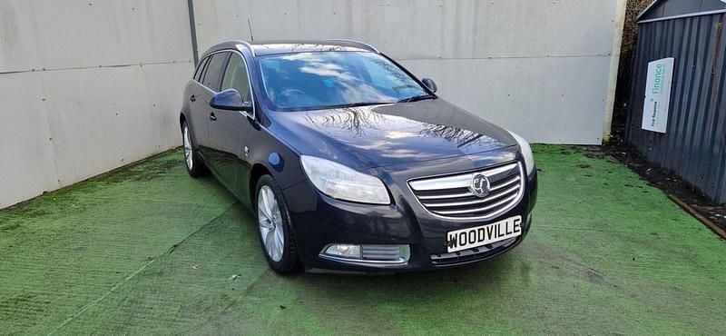 Used Vauxhall Insignia SRi 160 HP (117 kW) 2012 Black Estate
