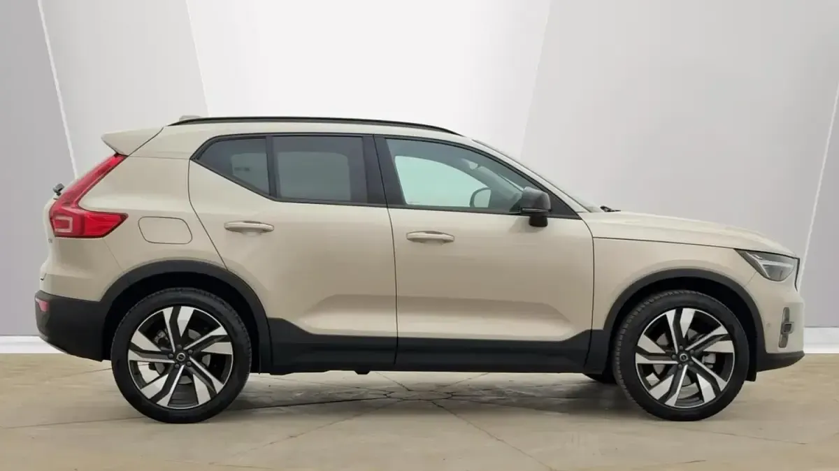 Used Volvo XC40 Ultra 2025 Gold SUV